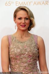 组图：乡村民谣女星Jewel亮片裙现身艾美红毯