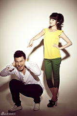 组图：贺刚方安娜逗趣搞怪拍摄“野蛮情侣”写真