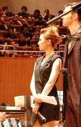 高清组图：尚雯婕三语主持法国音乐节