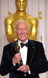 高清组图：奥斯卡后台获奖众星举金人光彩照人