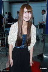 组图：Jessica希崎抵港 将拍《一路向西》抵港