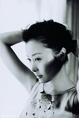 高清图：柯蓝拍时尚大片 被称狮子座的“犀利姐”