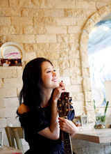 幻灯图集：张娜拉杂志照可爱玲珑 尽显小女人娇羞