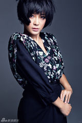 组图：苏岩魅惑写真大片俏皮娇艳