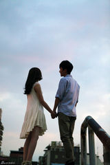 组图：陈楚生《你离我不远》MV女主角曝光