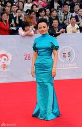 组图：双料影后娜仁花中式民族风展知性美