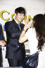 高清组图：2AM香港火热开唱 个人舞台技压全场