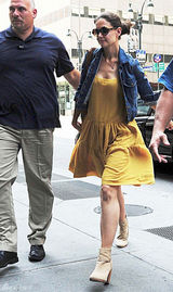 组图：凯蒂见律师 传克鲁斯试图避免上法庭