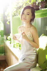 组图：霍思燕清纯登封面 获选年度心灵气质美女