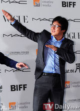 组图：众韩星亮相第17届釜山电影节蓝地毯