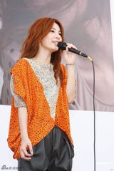 组图：SHE十周年纪念活动 Selina发短片盼早日归队