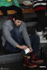 组图：《白色之恋》日本开拍 谢欣颖享受恋情暂不婚