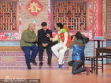 幻灯图：《捐款》春晚彩排 赵本山助小沈阳归来