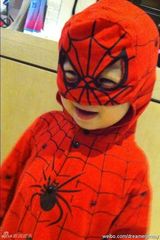 组图：微镜头下的小小志 呆萌可爱完胜童颜老爸