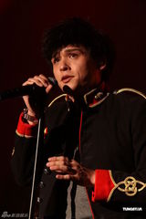 组图：倪安东英式军礼服献唱 Ella录VCR助阵