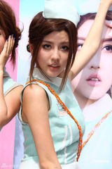 组图：BY2为新EP和写真造势 超短裙秀美腿