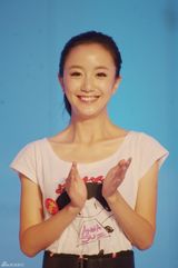 组图：李倩助阵公益活动 新戏热播中