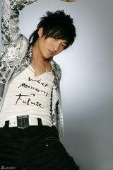 幻灯图集：李炳辰优质型男帅气写真 洋溢活力风采