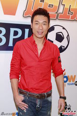 组图：许志安承认与郑秀文同住 二人分房而睡