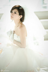 组图：Ella唯美婚纱照出炉 称两年后开始造人