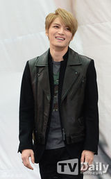 组图：JYJ金在中亮相签名会 皮衣耍帅不忘卖萌