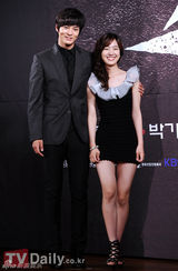 组图：朱元陈世妍等为韩剧《新娘面具》造势