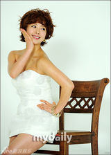 组图：韩国女演员申智秀个人写真集新闻发布会