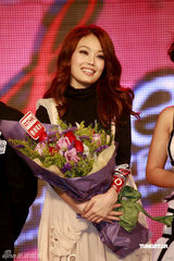 高清：众歌手跨年忙不停 阿Sa(蔡卓妍)陪市民倒数迎2010