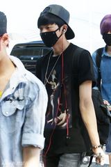 组图：2AM郑珍云TEEN TOP现身机场赴美公演