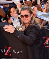 组图：皮特金发披肩展熟男范 妖男兰伯特助阵