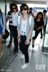 组图：韩国女子团体T-ara现身机场前往日本