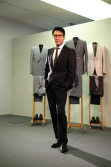 组图：黎明年底香港开唱 赴米兰选服装尽显绅士风