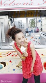 组图：张歆艺伦敦街头写真曝光 冰激凌女孩甜美清新