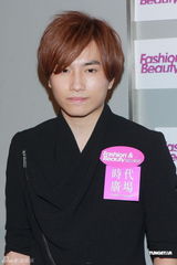 组图：容祖儿幻想有另一半 陈伟霆否认拍裸照