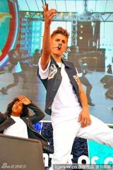 组图：贾斯汀比伯东京献唱 自摸裤裆表情超拽