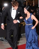 组图：大钟奖颁奖红毯 南宝拉携男伴亮相