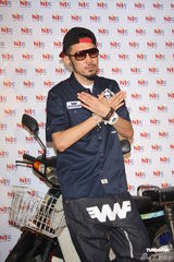 组图：热狗睽违三年出专辑 承诺专辑卖超5万就全裸