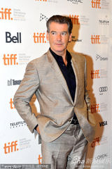 电影《爱即所需》首映 皮尔斯-布鲁斯南帅气现身