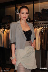 组图：舒淇出席时尚代言活动 气质高雅内蕴性感