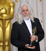 高清组图：奥斯卡后台获奖众星举金人光彩照人