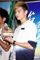 飞轮海化身列车长 带海外粉丝体验铁道之旅(图)