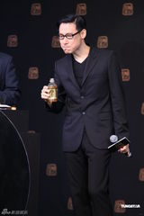 组图：张学友上海忙捞金 个唱开足30场无暇陪女儿