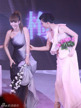 组图：《画壁》全球首映 柳岩歌舞全能大秀才艺