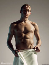 组图：奥运跳水冠军半裸展现运动之美