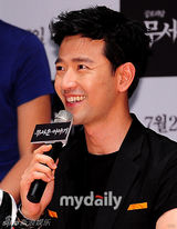 组图：南宝拉金智英等出席新片《恐怖故事》首映