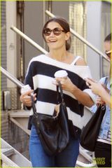 组图：前阿汤嫂凯蒂素颜出街面部浮肿显老相