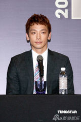 幻灯组图：Rain抵港为个唱造势 拒谈问题忙离场