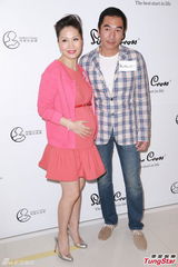 组图：袁彩云将产女 方中信愿尽好爸爸责任