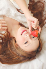 组图：裴紫绮为新专辑拍摄清纯写真