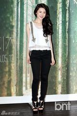 组图：歌手徐仁英发新专辑 清凉装秀身材